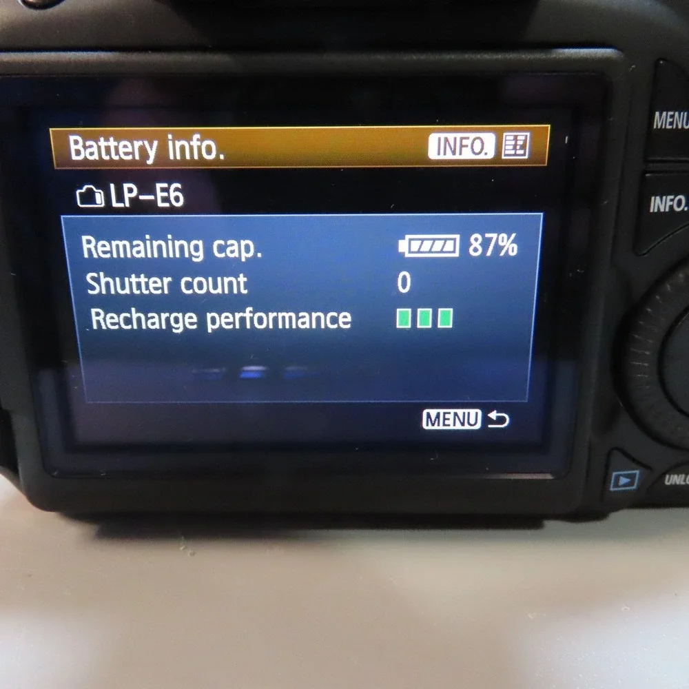 Canon EOS 60D 18.0MP Digital SLR‎ Camera Body 【MINT w/Leica Hard Case 】